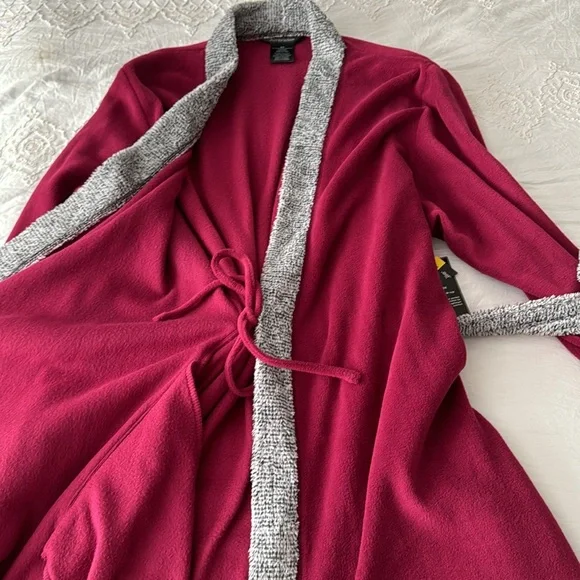 Ambrielle Robe - Picture 6 of 7